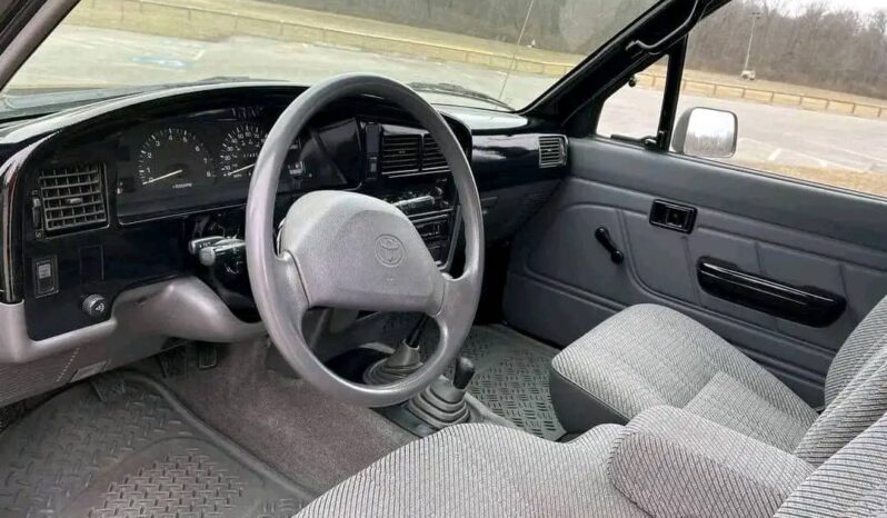 
								Used 1993 Toyota Pickup Deluxe full									