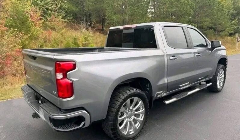 
								Used 2018 Chevrolet Silverado full									