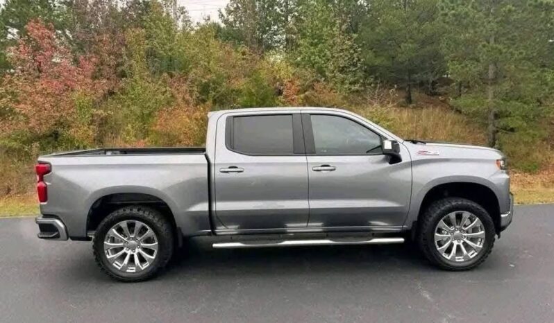 
								Used 2018 Chevrolet Silverado full									