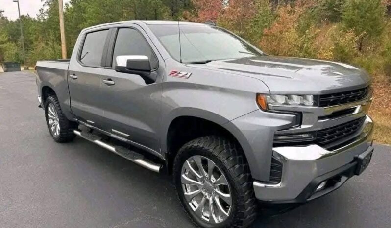 
								Used 2018 Chevrolet Silverado full									