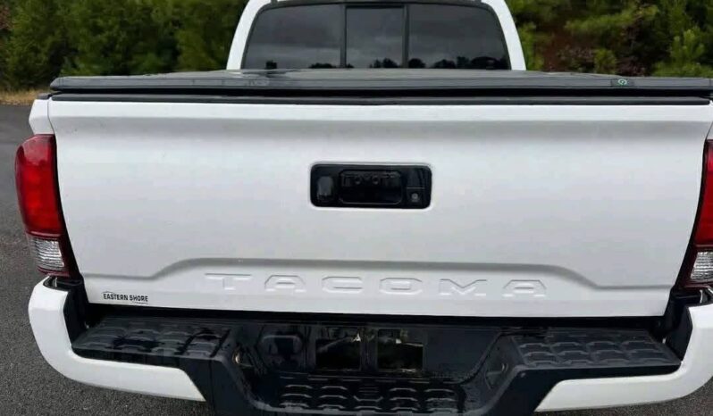 
								Used 2018 Toyota Tacoma SR Crew Cab full									