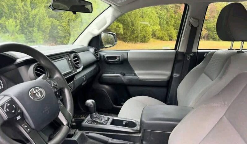 
								Used 2018 Toyota Tacoma SR Crew Cab full									