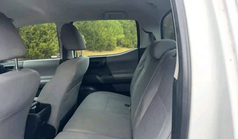 
								Used 2018 Toyota Tacoma SR Crew Cab full									