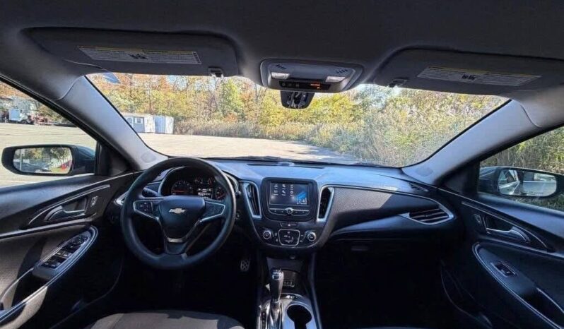 
								Used 2017 Chevrolet Malibu full									