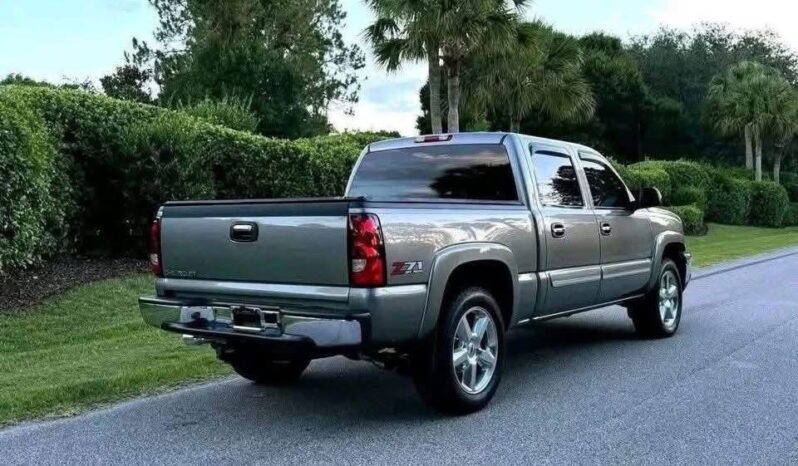 
								Used 2006 Chevrolet Silverado full									