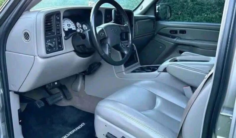 
								Used 2006 Chevrolet Silverado full									
