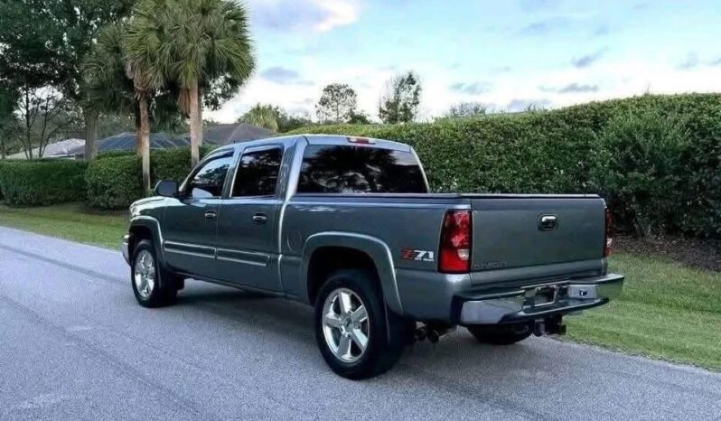 
								Used 2006 Chevrolet Silverado full									