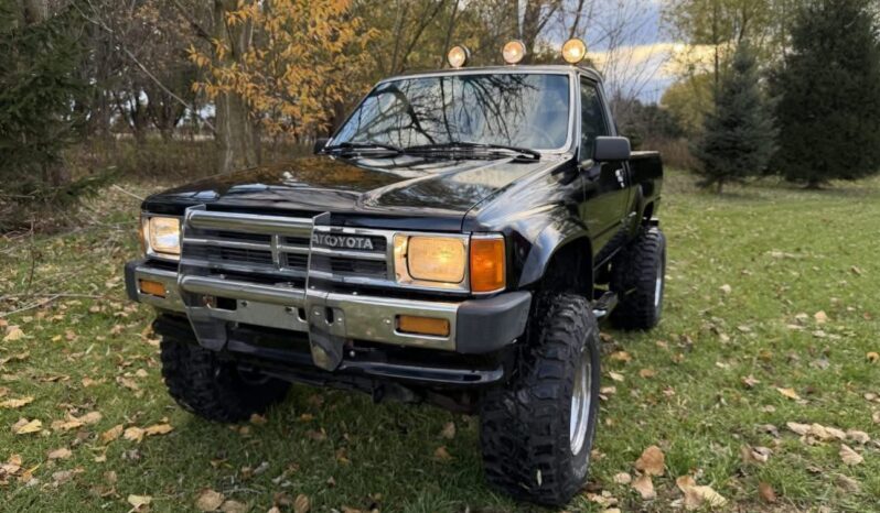 
								Used 1988 Toyota Pickup 5-Speed 4×4 full									
