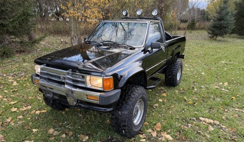 
								Used 1988 Toyota Pickup 5-Speed 4×4 full									