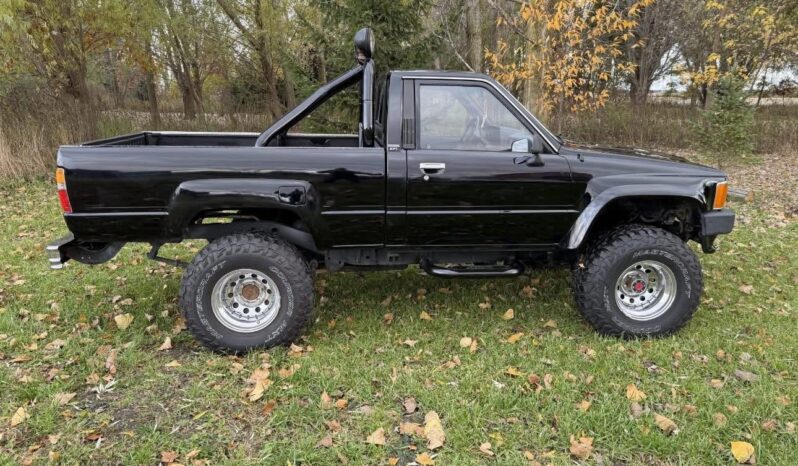 
								Used 1988 Toyota Pickup 5-Speed 4×4 full									