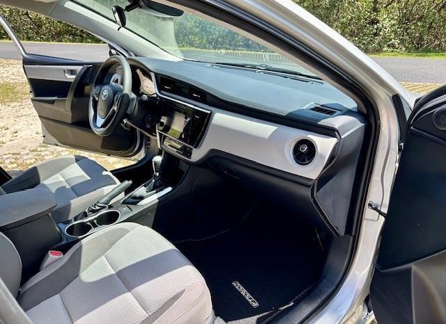 
								Used 2017 Toyota Corolla full									
