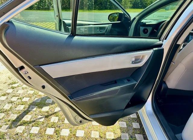 
								Used 2017 Toyota Corolla full									