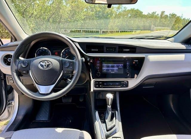 
								Used 2017 Toyota Corolla full									