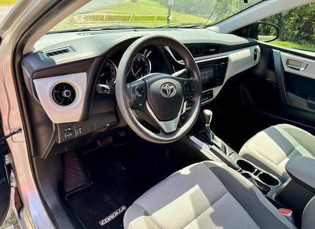
								Used 2017 Toyota Corolla full									
