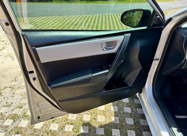 
								Used 2017 Toyota Corolla full									