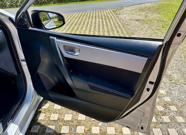 
								Used 2017 Toyota Corolla full									